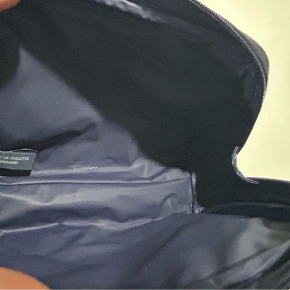 Christian Dior Perfume ., Women's travel toiletry bag, purple with gold plaque. - Picture 11 of 15